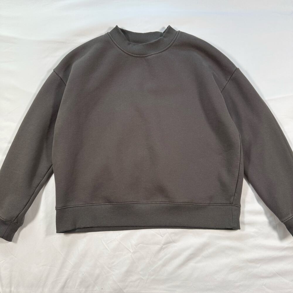 Comfrt dark grey crewneck sweatshirt size Medium
